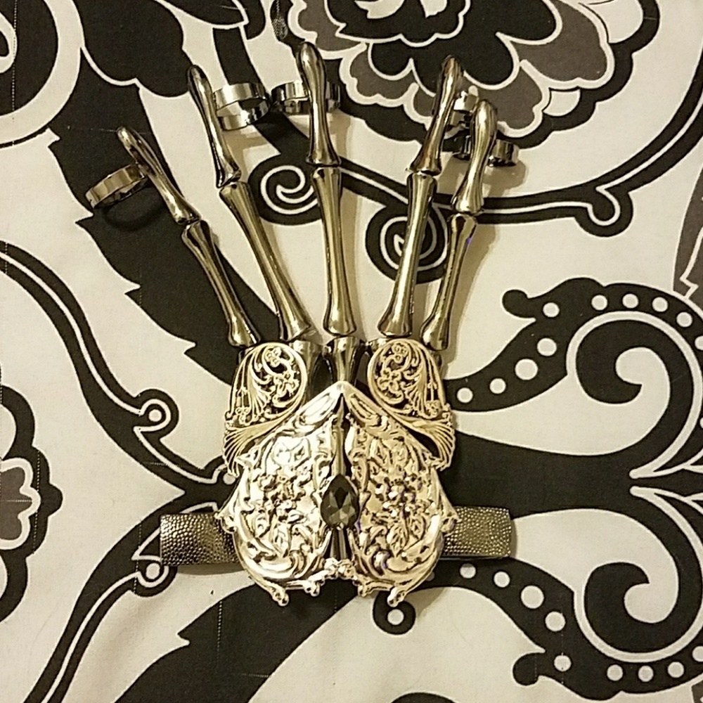 Skeleton hand bracelet